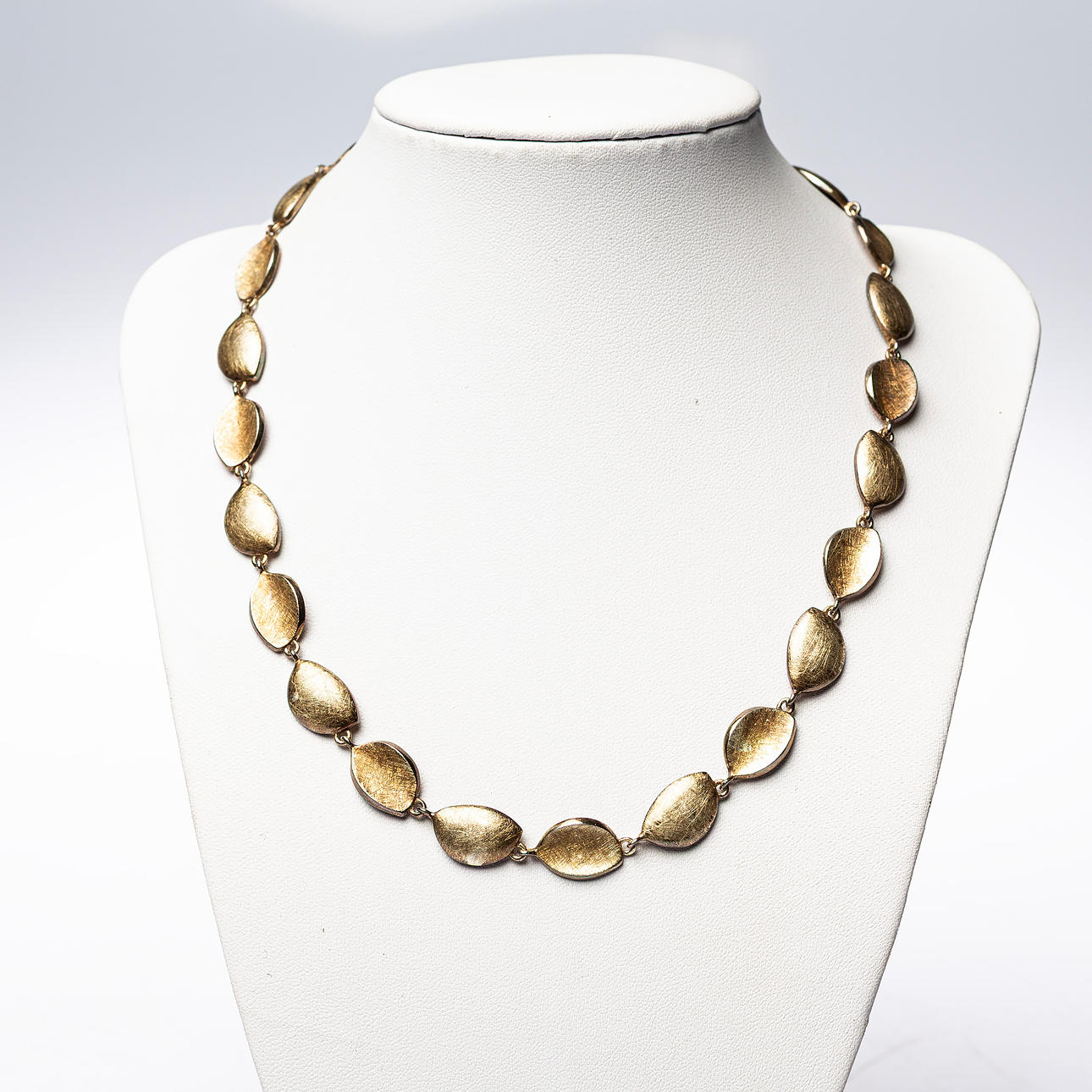 COLLIER, lövformade blad, silver.