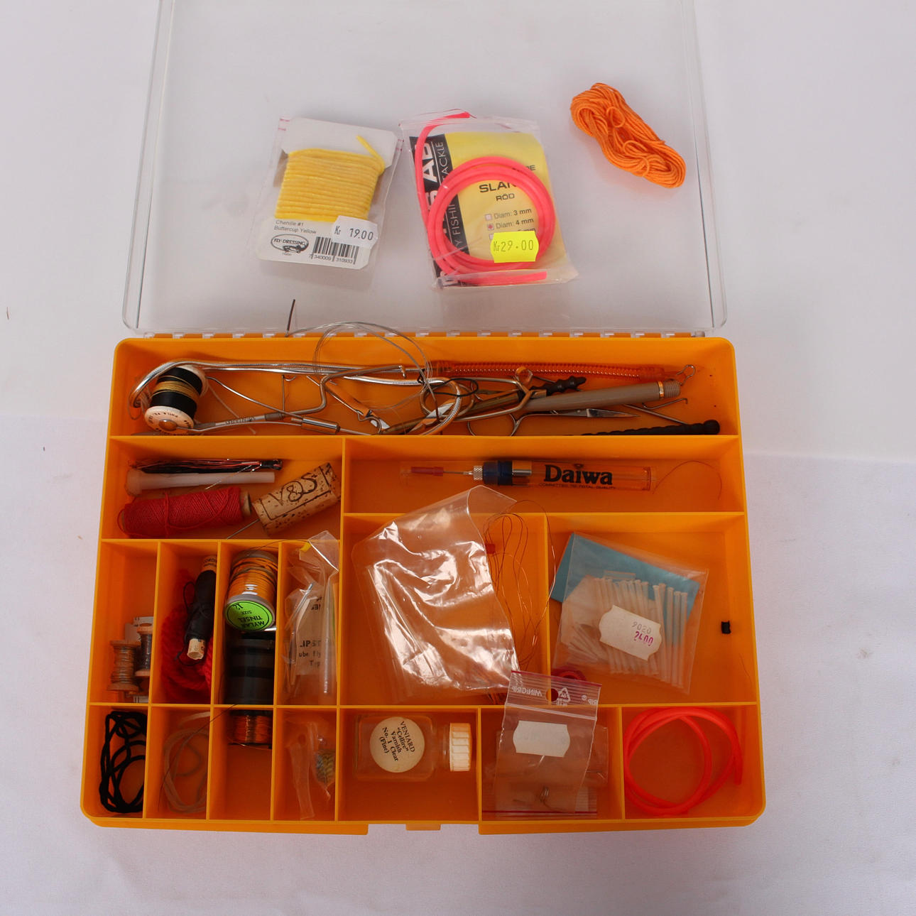 FISKEUTRUSTNING, en låda.