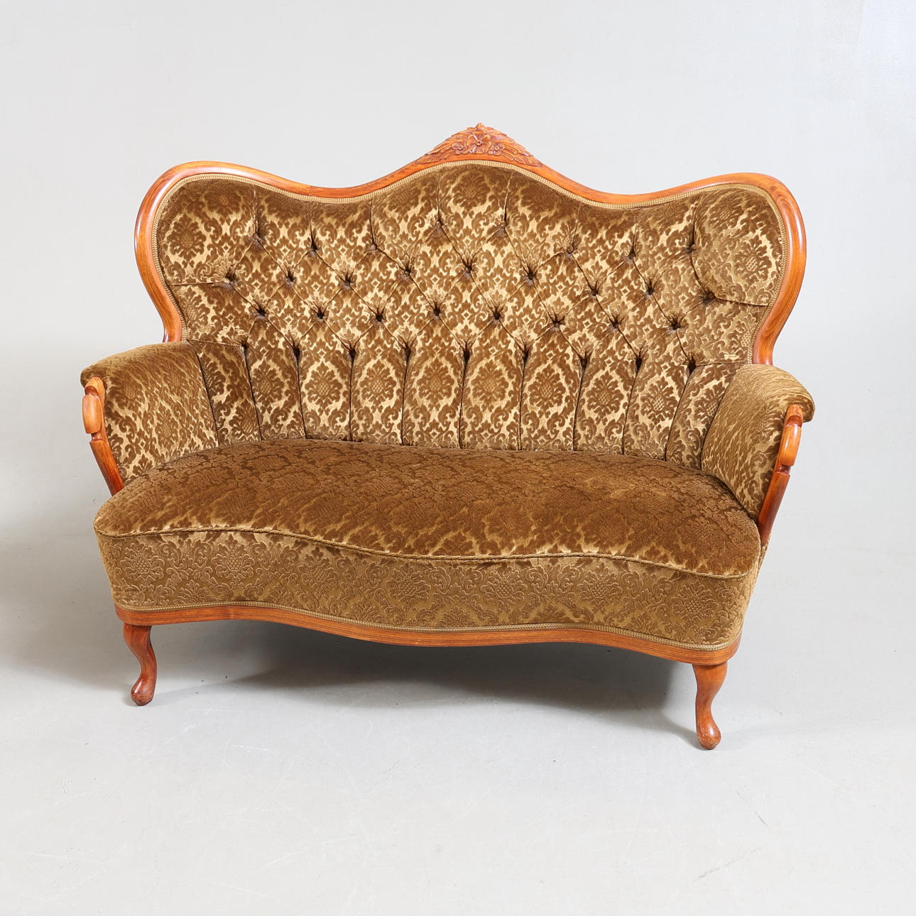 Un sofá neorrococó del siglo XX.