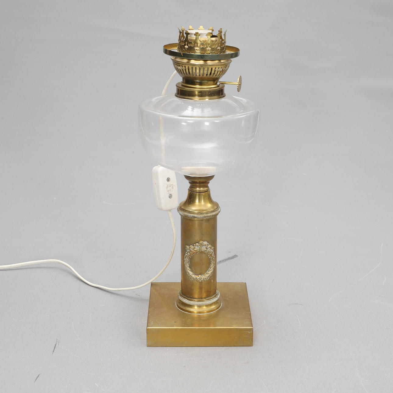 TABLE PHOTOVOLTAIC LAMP, later electrified.