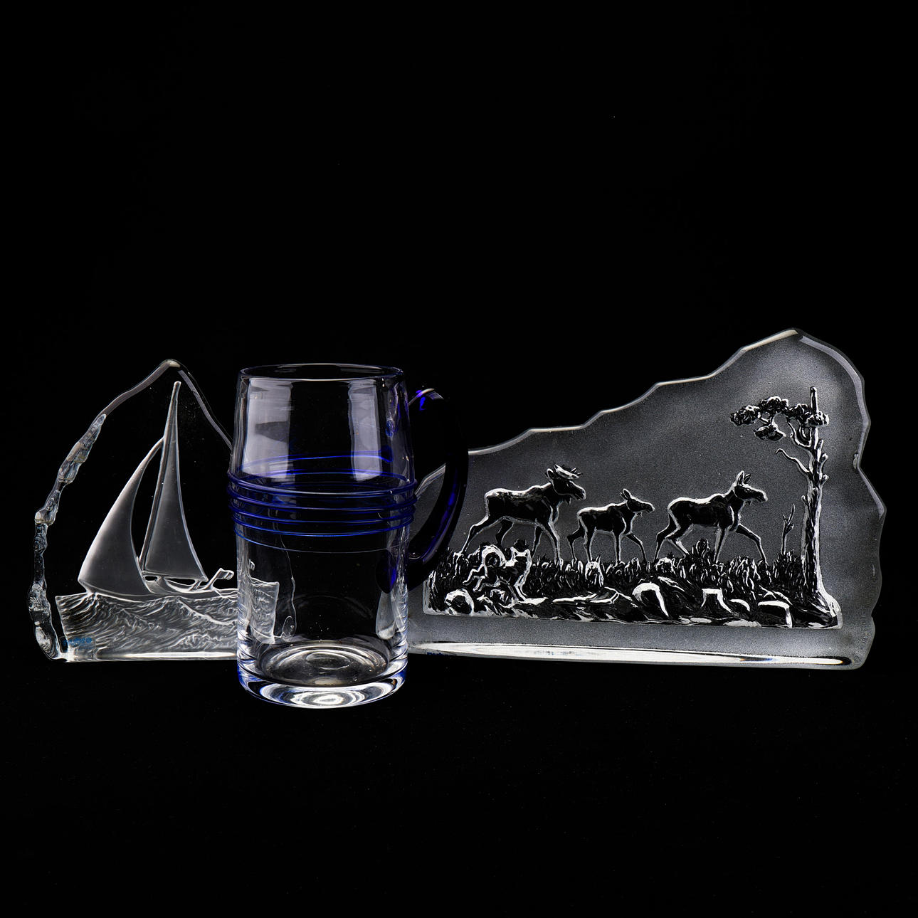 GLASGENSTANDE. 3 stk. Sejl og glasblokke.