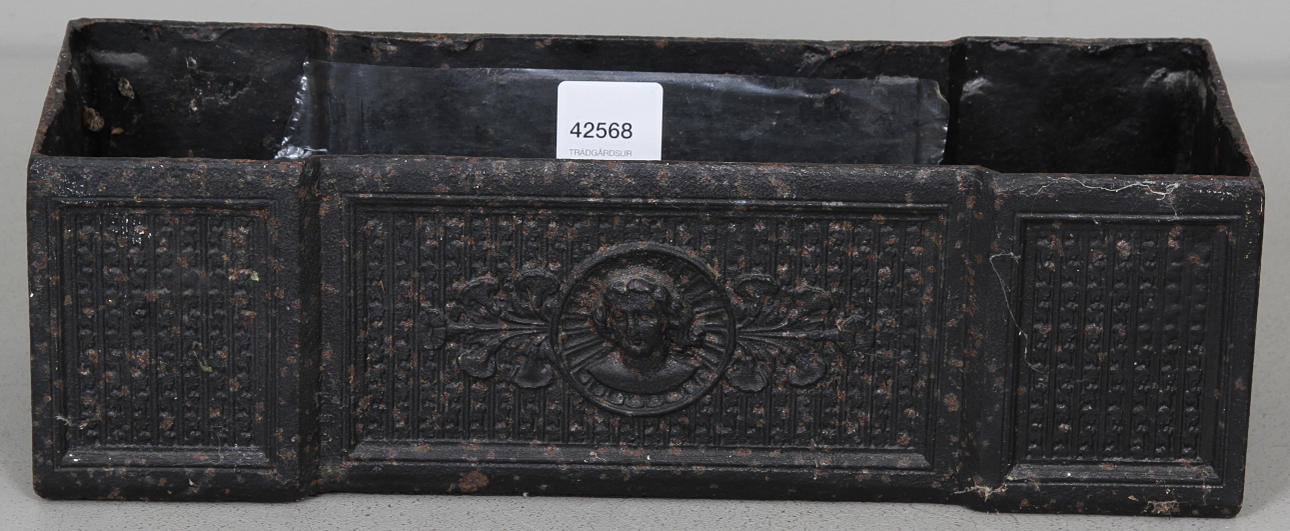 TRÄDGÅRDSURNA, gjutjärn.