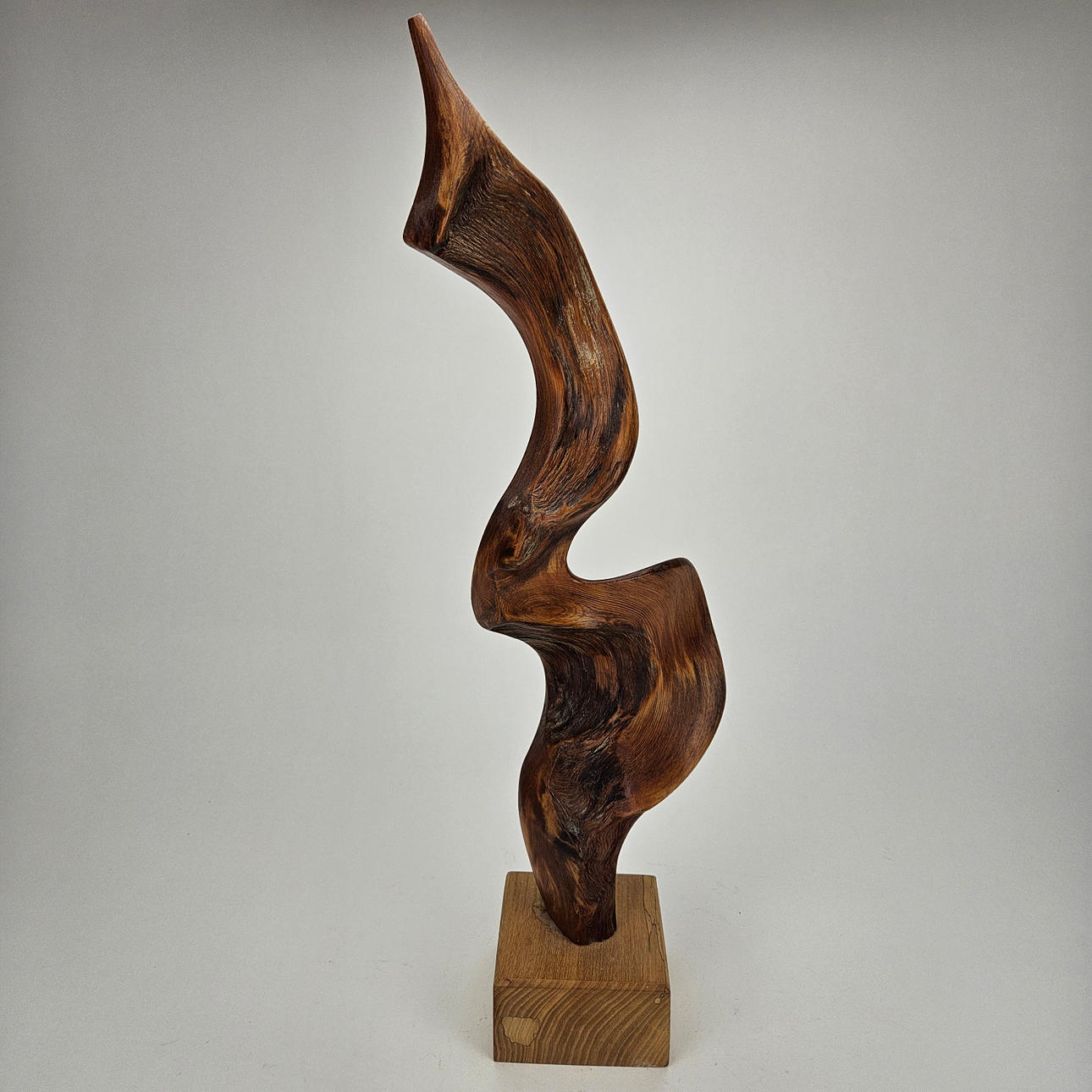 OIDENTIFIERAD KONSTNÄR. Skulptur, trä, monogramsignerad.
