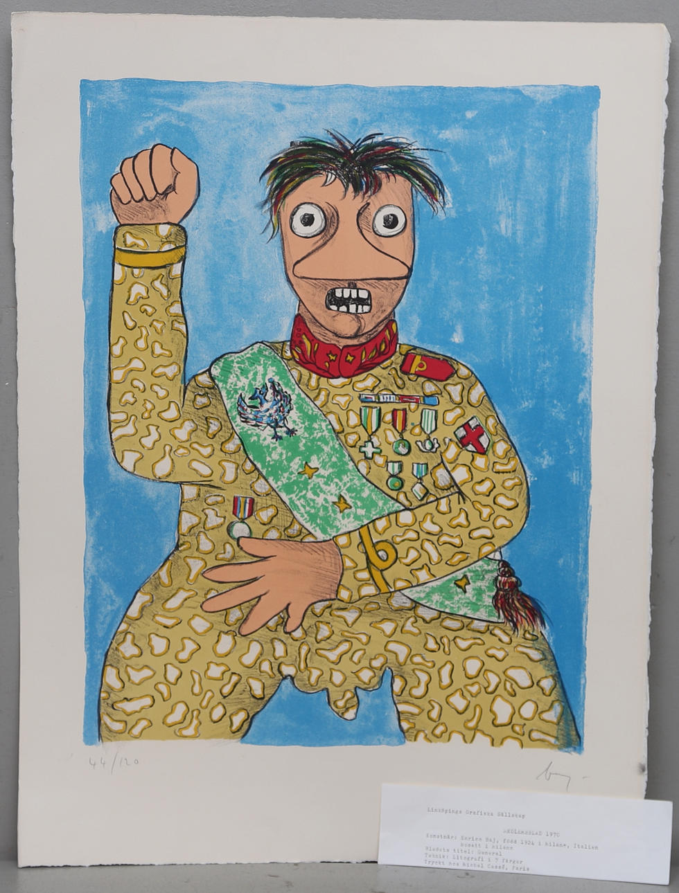 ENRICO BAJ. "General". Färglitografi, signerad och numrerad 44/120.