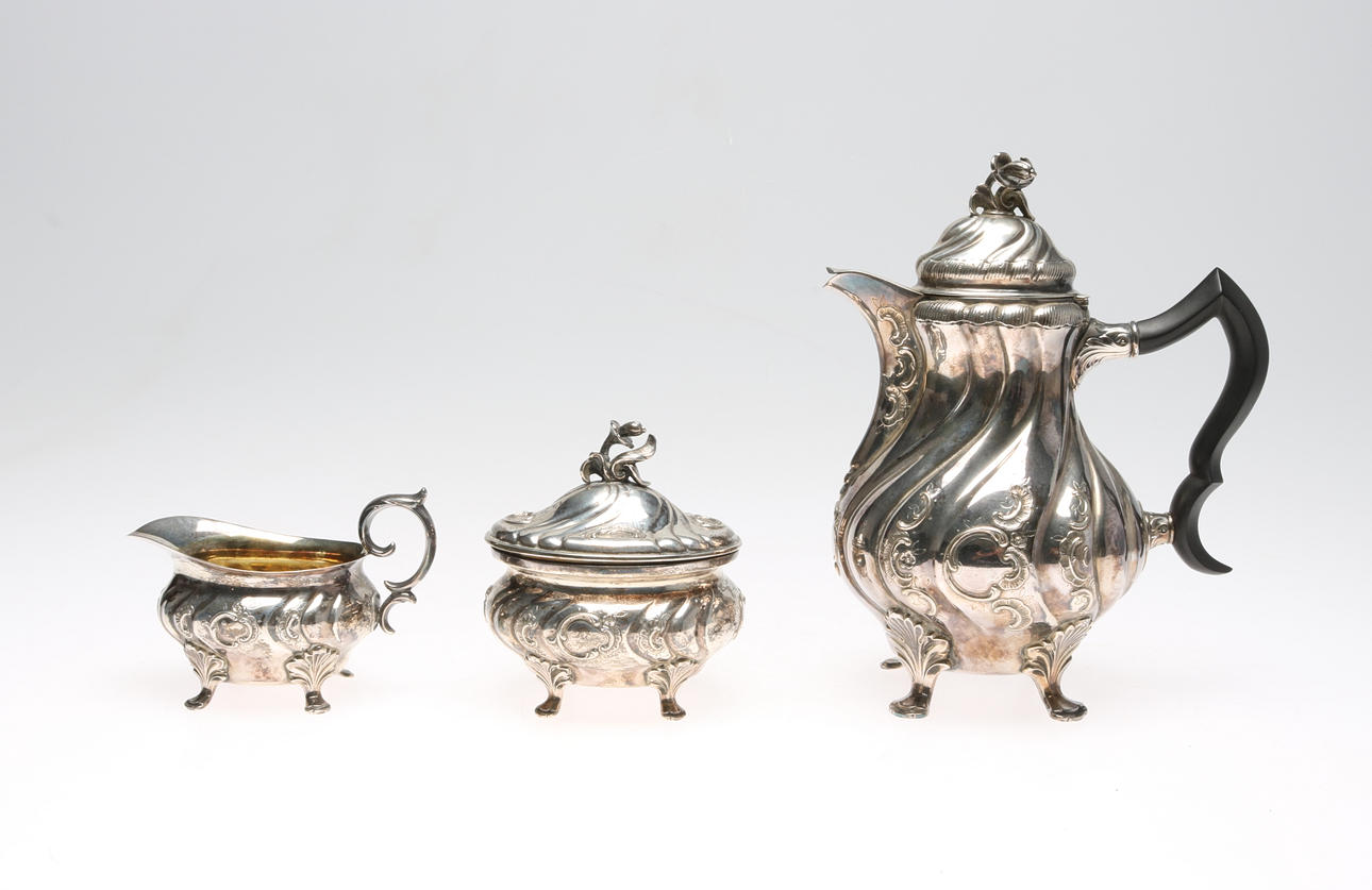 KAFFEKANNA, GRÄDDKANNA, SOCKERSKÅL, 3 delar, silver, rokokostil.