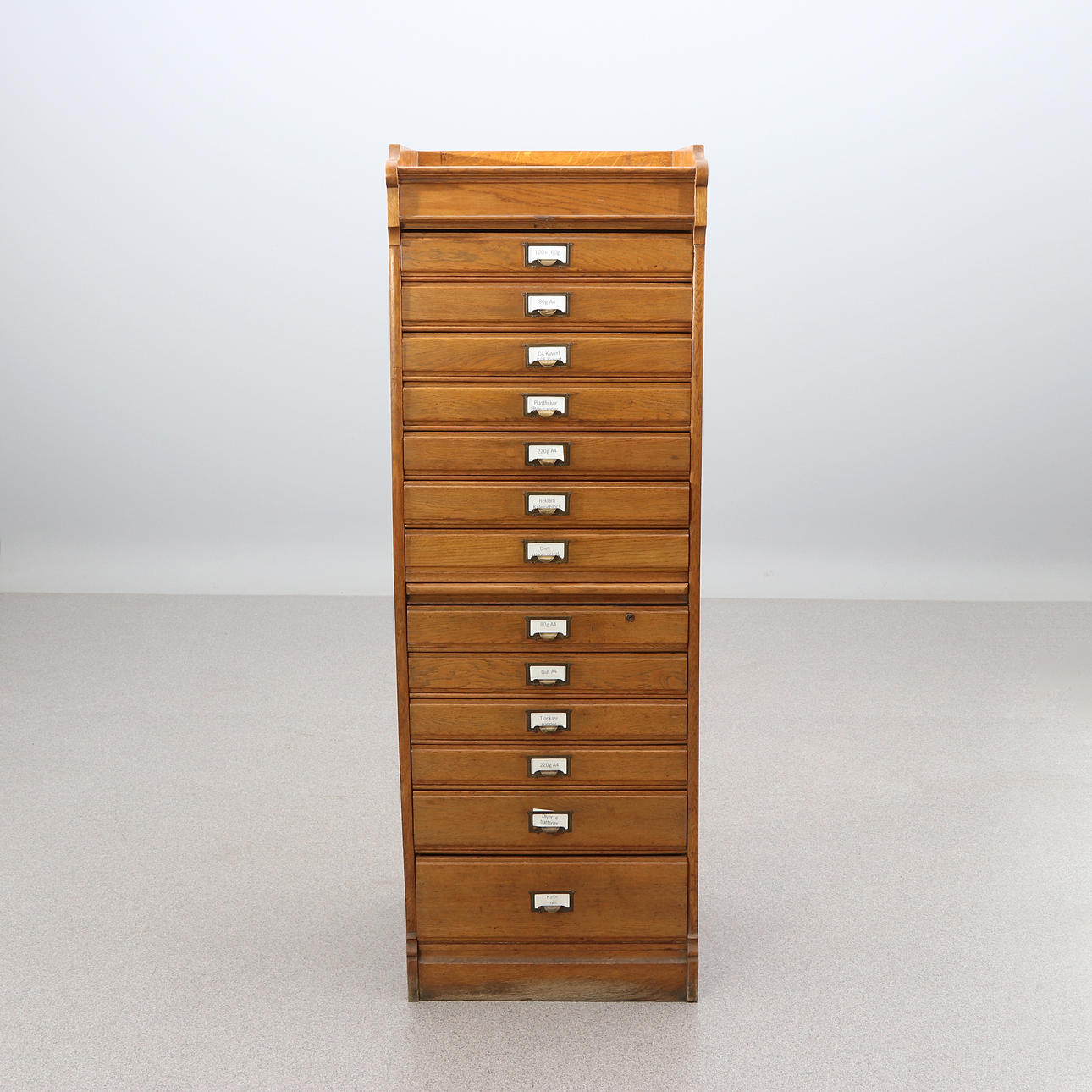 ARMARIO DE DOCUMENTOS. Roble, años 20.