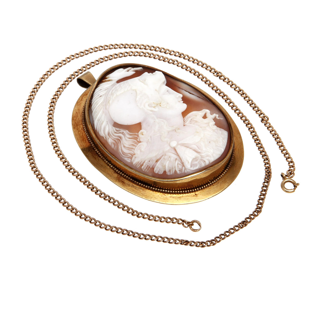 HALSKEDJA, 19k guld och CAMÉ, snäckskal infattad i förgylld metall. Kedjans vikt ca 8,9 gram.