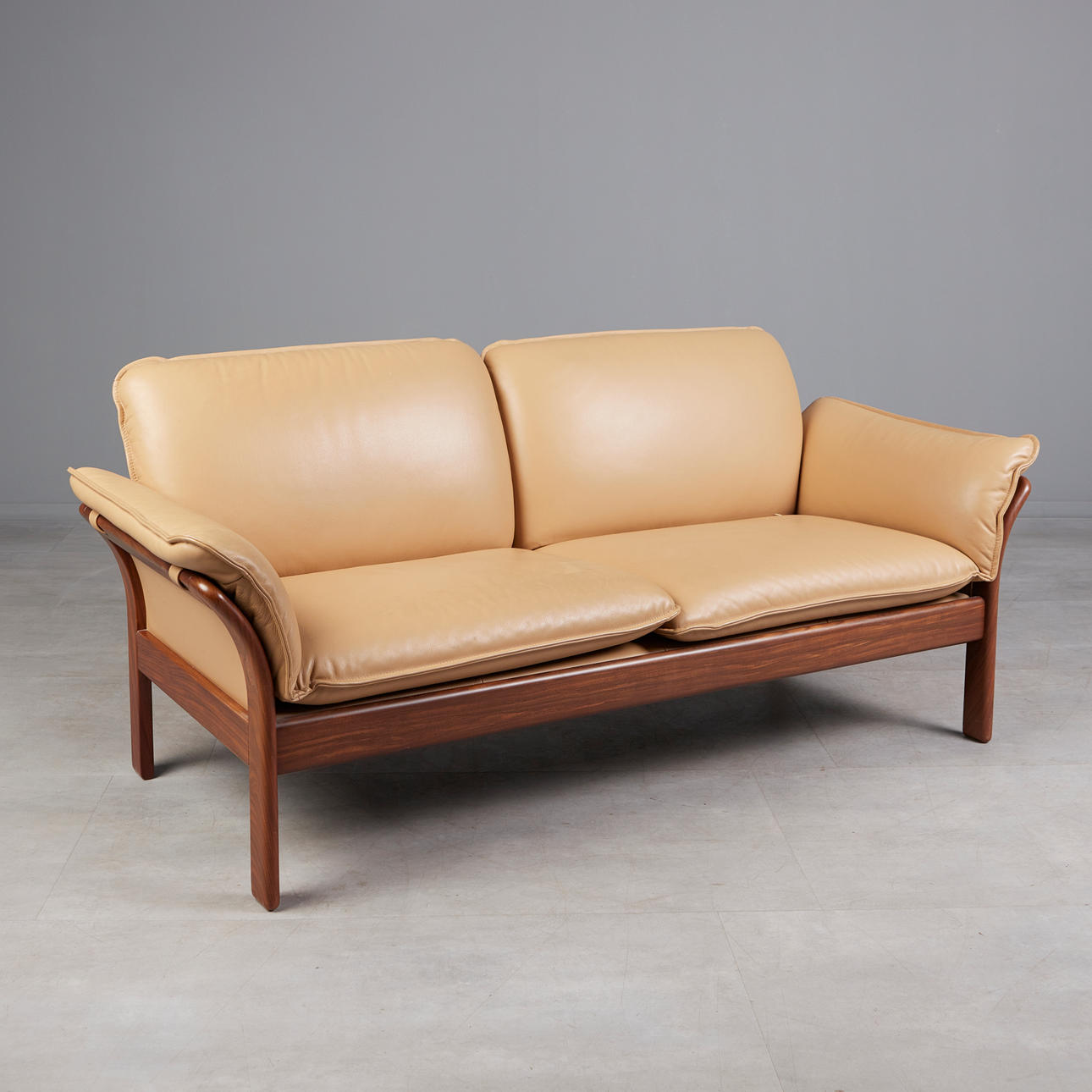 Sofá de dos plazas/teca, cuero, años 70.