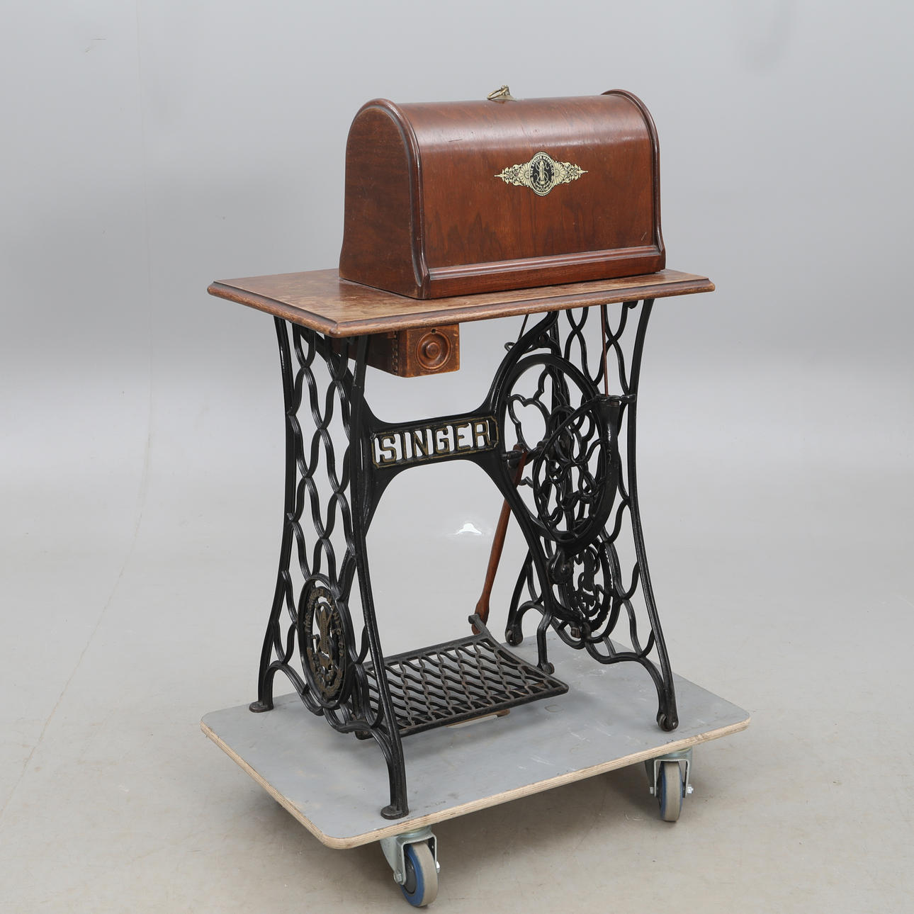 Eine Singer-Nähmaschine, 1950er/60er Jahre.