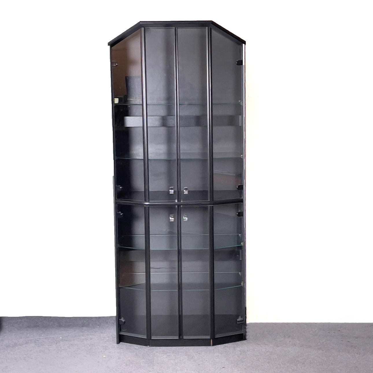 Eine Vitrine „Pegasus“, Mio Möbler, 2000er Jahre.