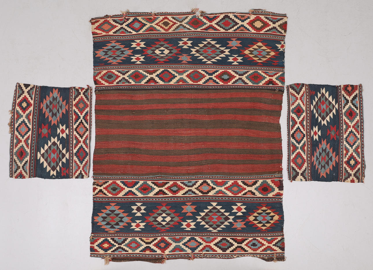 WIEGE/BESIGI, KELIM, ANTIK, TRUTHAHN.