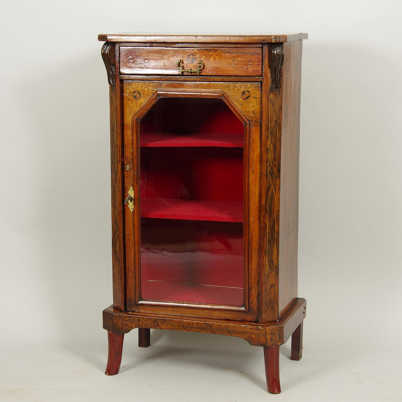 VITRINSKÅP, mahogny med intarsia, 1800-tal.