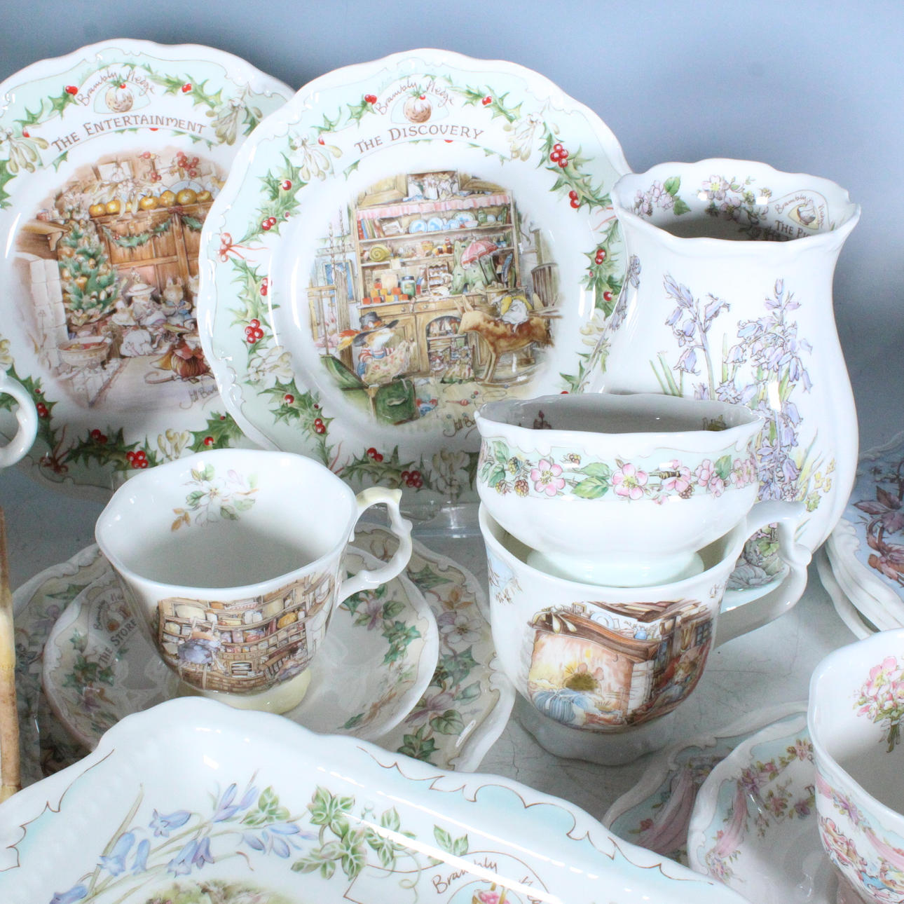 ロイヤルドルトン　フラブリーヘッジ　jill   barklenm  1992 JILL BARKLEM for ROYAL DOULTON. Service and porcelain figurines