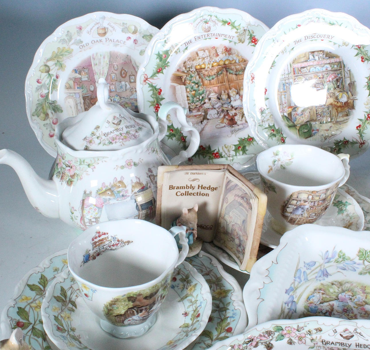 ROYAL DOULTON Brambly Hedge 2001年イヤープレート 【公式通販】