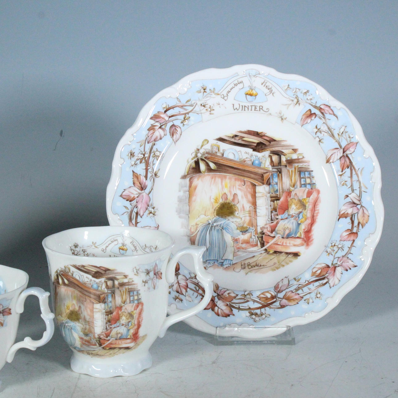 ロイヤルドルトン　フラブリーヘッジ　jill   barklenm  1992 JILL BARKLEM for ROYAL DOULTON. Service and porcelain figurines