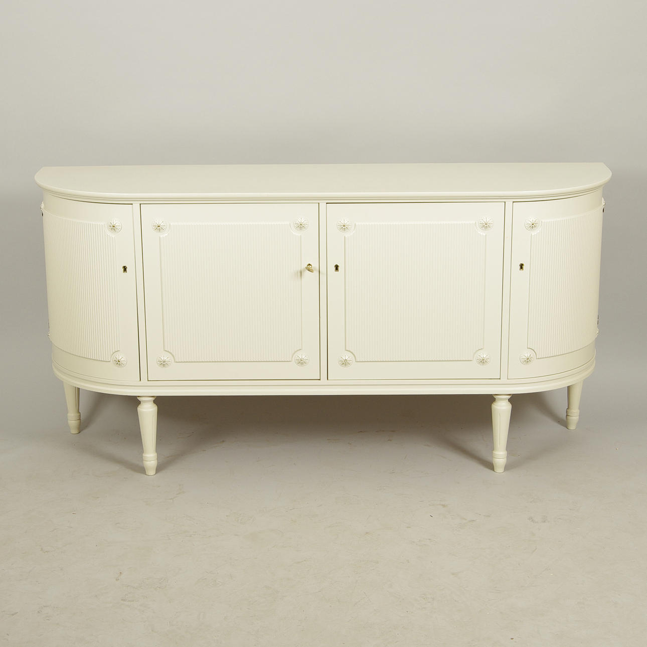 SIDEBOARD, vitmålat, gustaviansk stil.