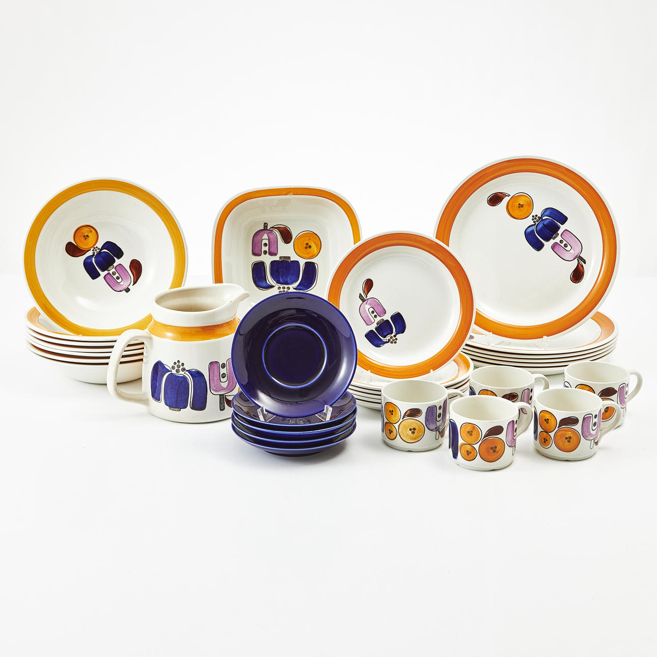 TIMO SARVIMÄKI. A 27-piece tableware set “Karneval”, Rörstrand.