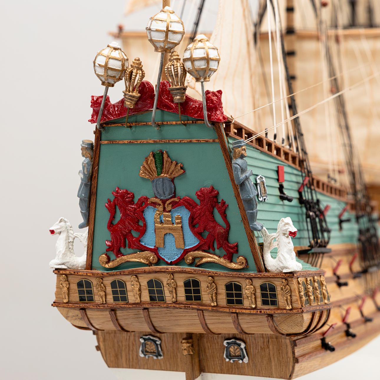 A contemporary ship model, “Wappen von Hamburg” (1669), barrel