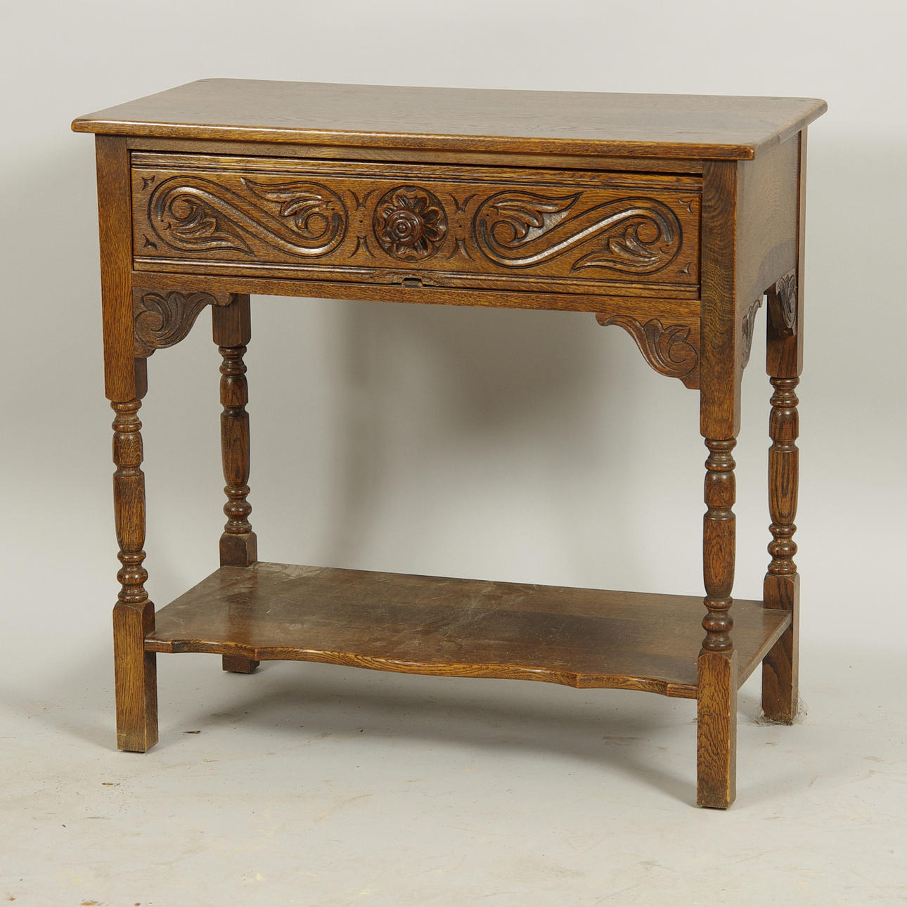 BORD MED LÅDA OCH HYLLA, ek, sent 1900-tal.