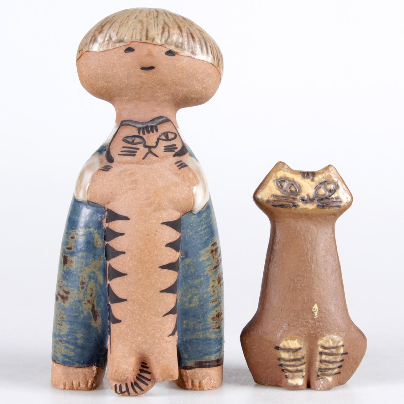 FIGURINER, 2 st. Stengods, "Pelle" samt katt, Lisa Larson, Gustavsberg.