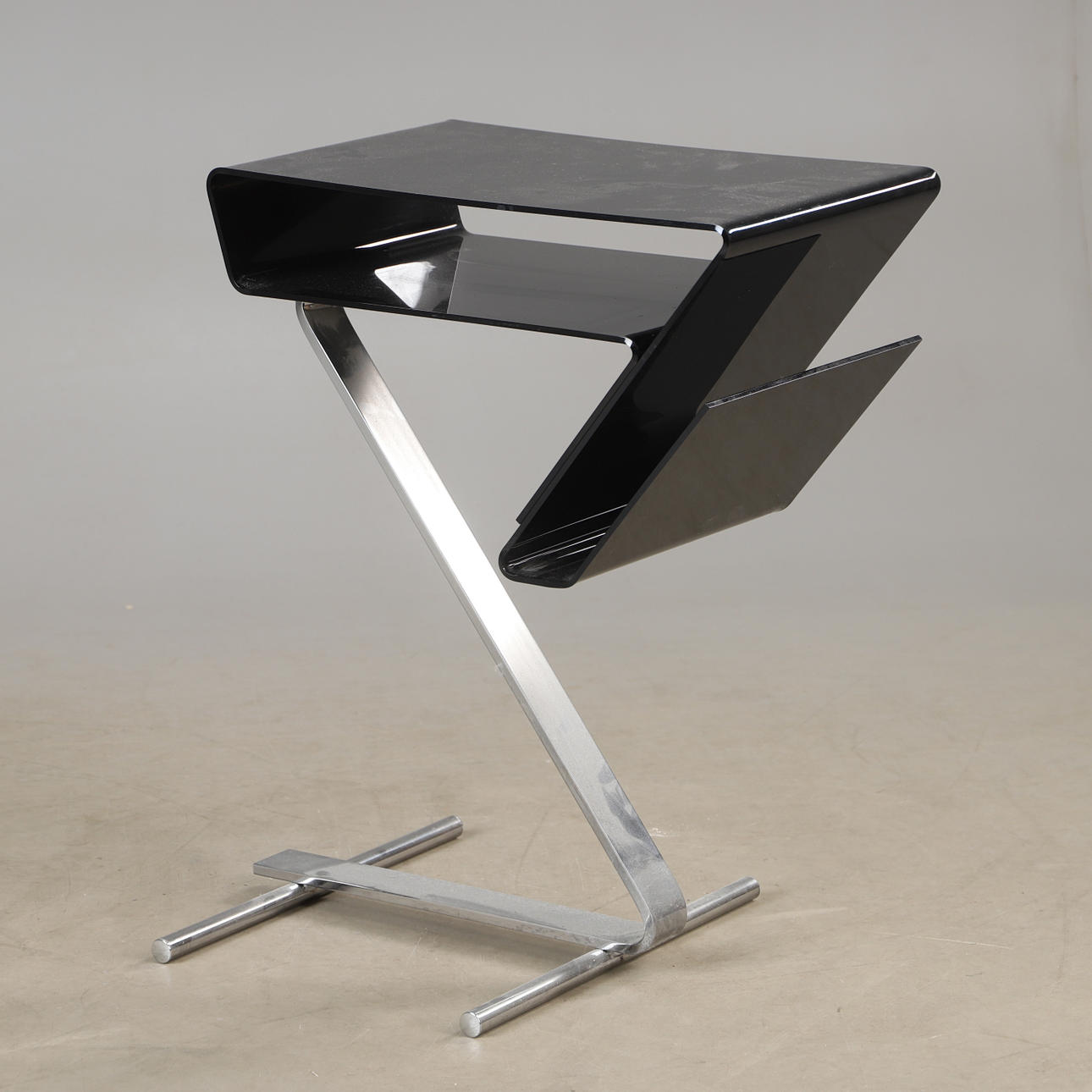 SIDOBORD, plast och metall, 2000-tal.