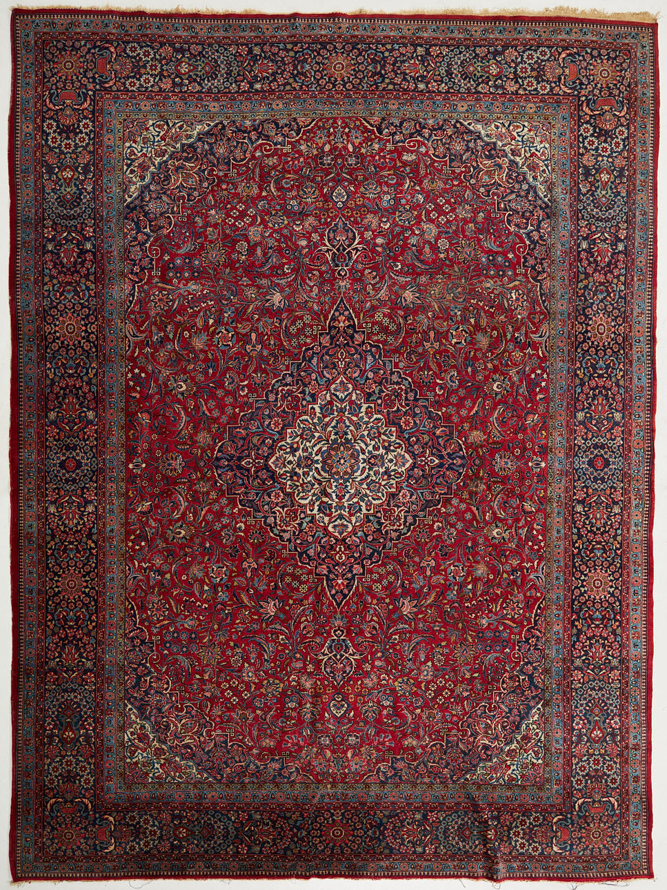 ORIENTMATTA. Mashad, persisk, semiantik, ca 365x258 cm.