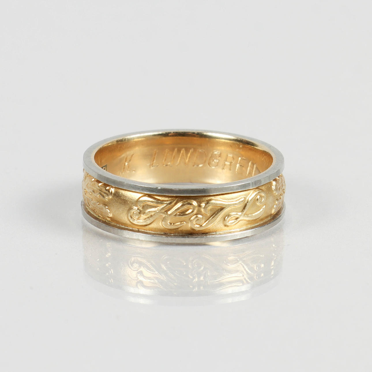 RING “graduation ring” 18k yellow and white gold.