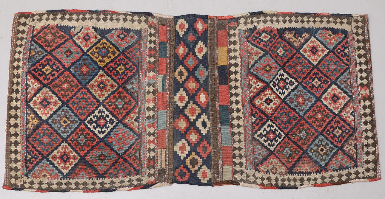 SITZTASCHE/HEYBE, Kelim-Stoff, Türkei, halbantik.