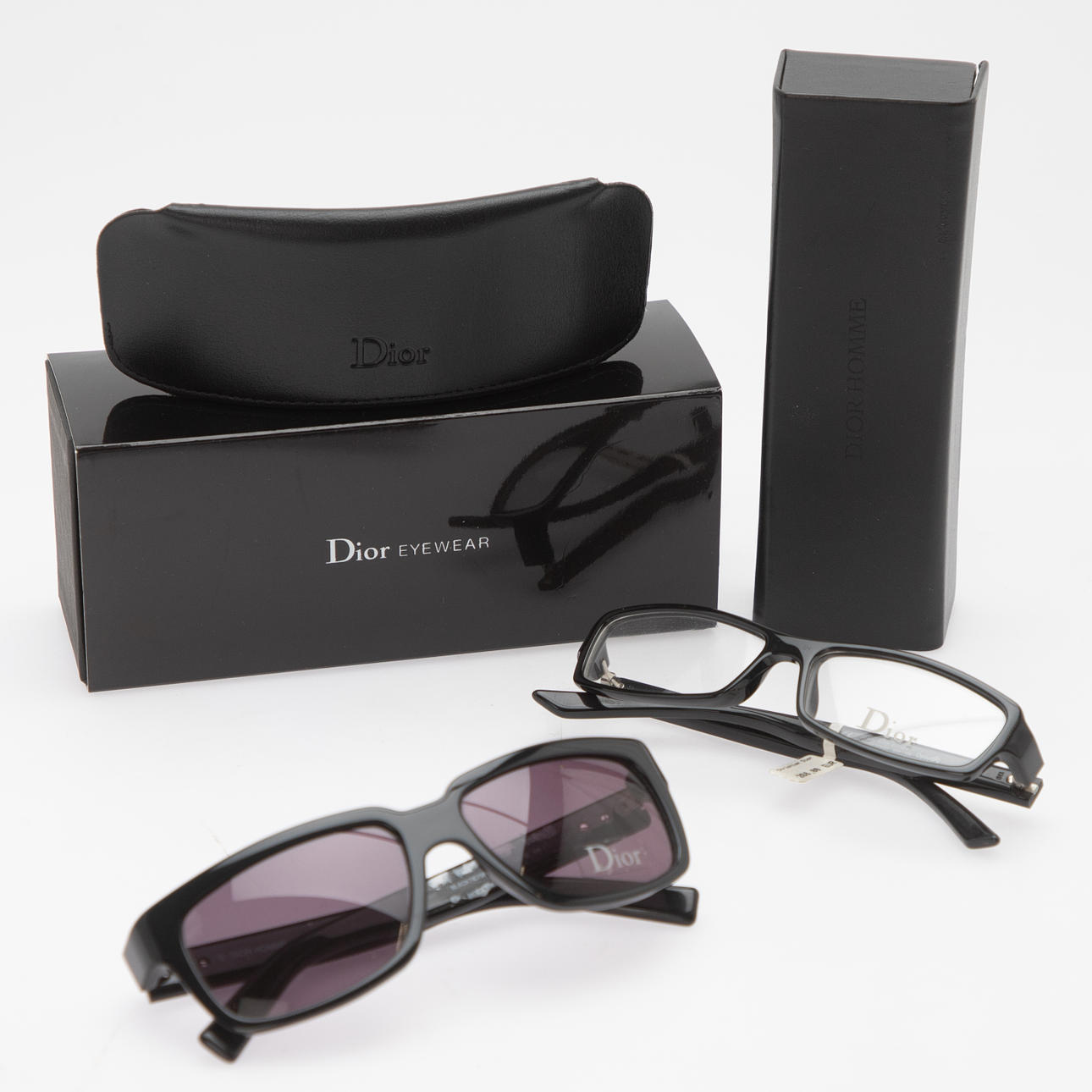 DIOR. Pari aurinkolaseja ja silmälaseja.