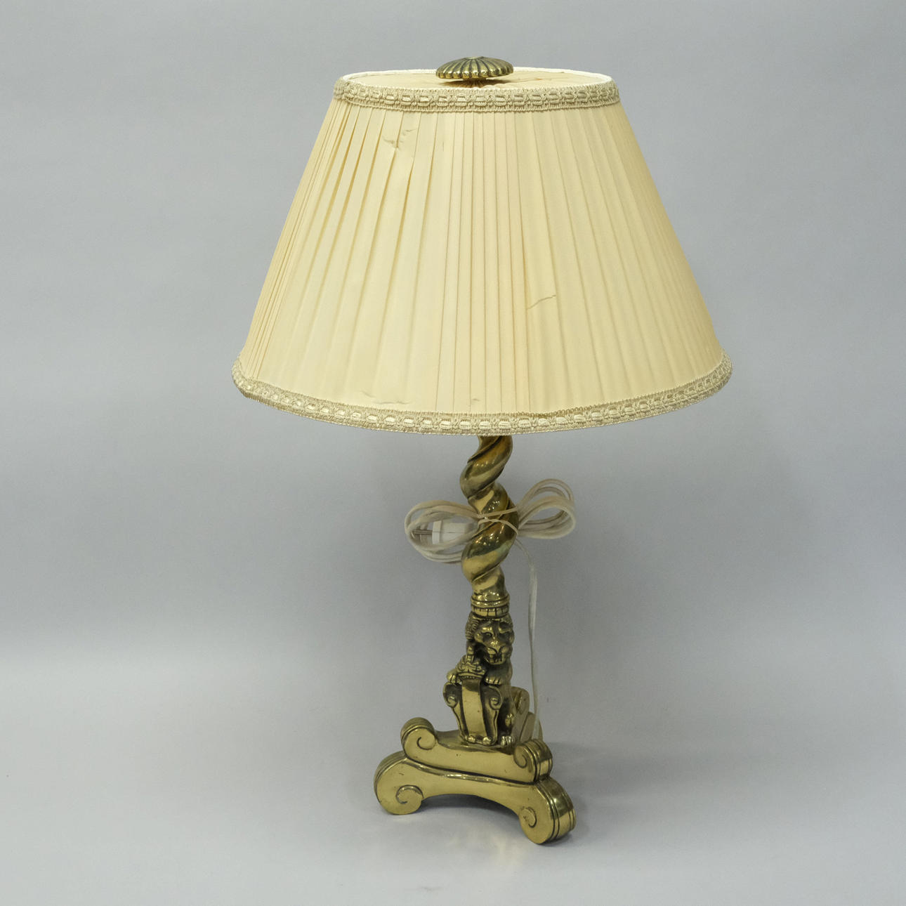 BORDLAMPA. GJUTEN BRONS. NR. 534. BAROCKSTIL. BORÉNS.