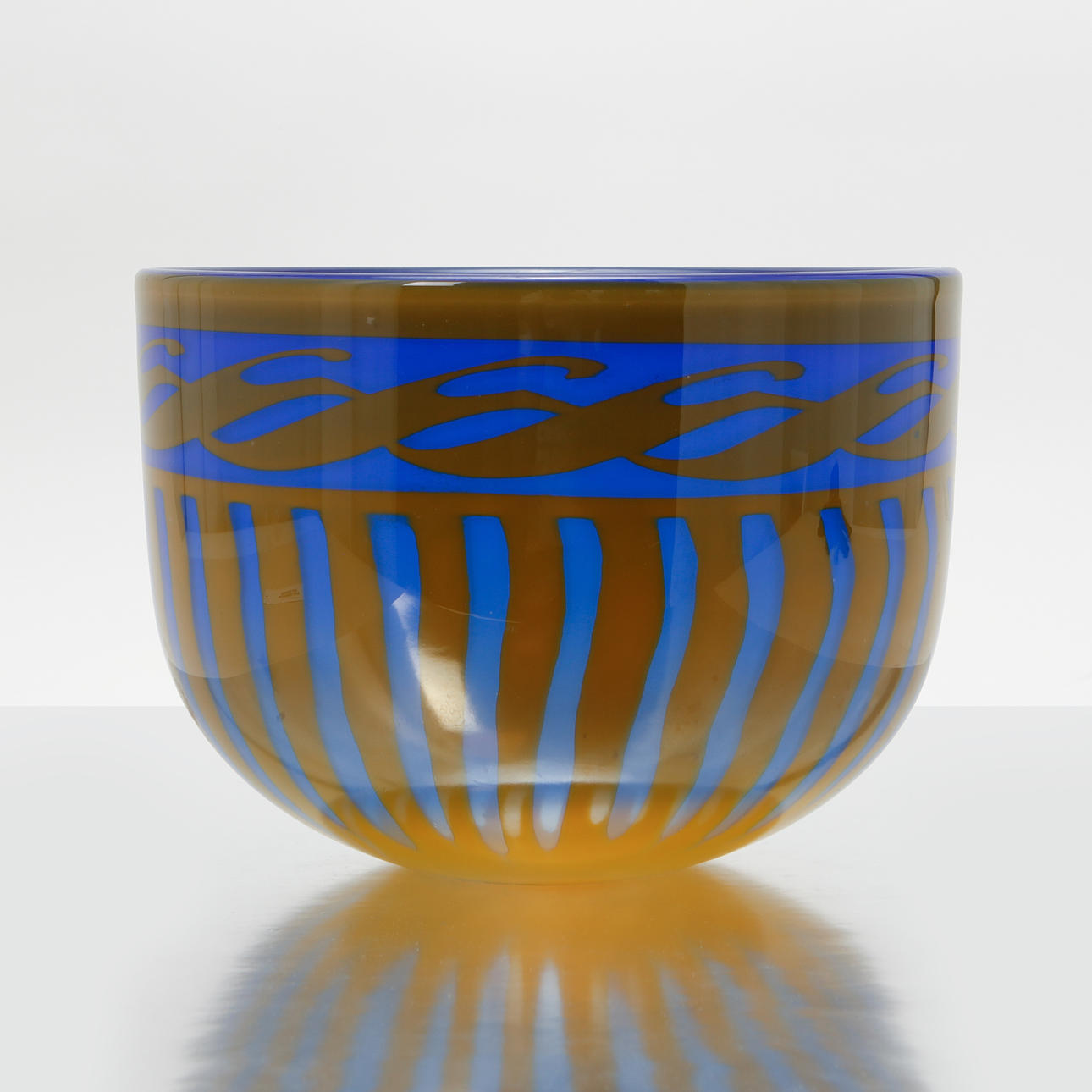 GUNNAR CYRÉN. Skål "Graal", Orrefors 1969.