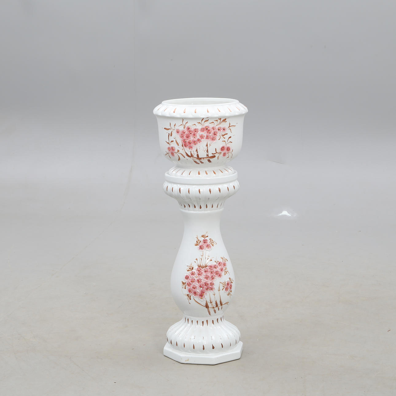 PIEDESTAL samt kruka, porslin.