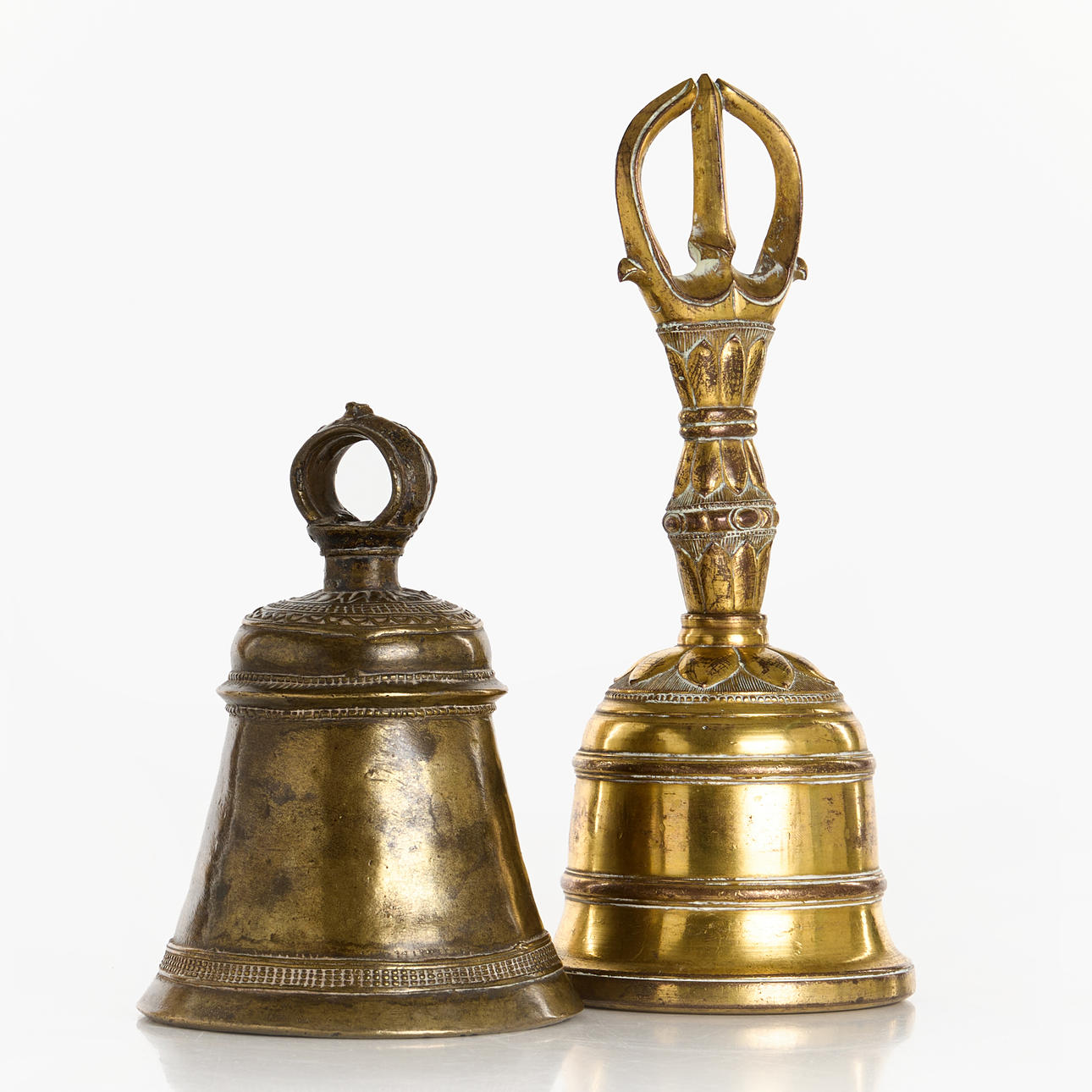 BÖNEPINGLOR, 2 st, Tibet, varav 1 äldre 1800/1900-tal, 1 modernare ...