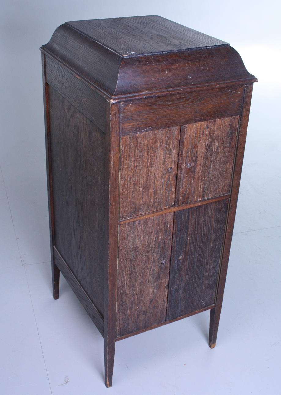 GRAMMOFONSKÅP, saturn, 1900-talets första hälft.