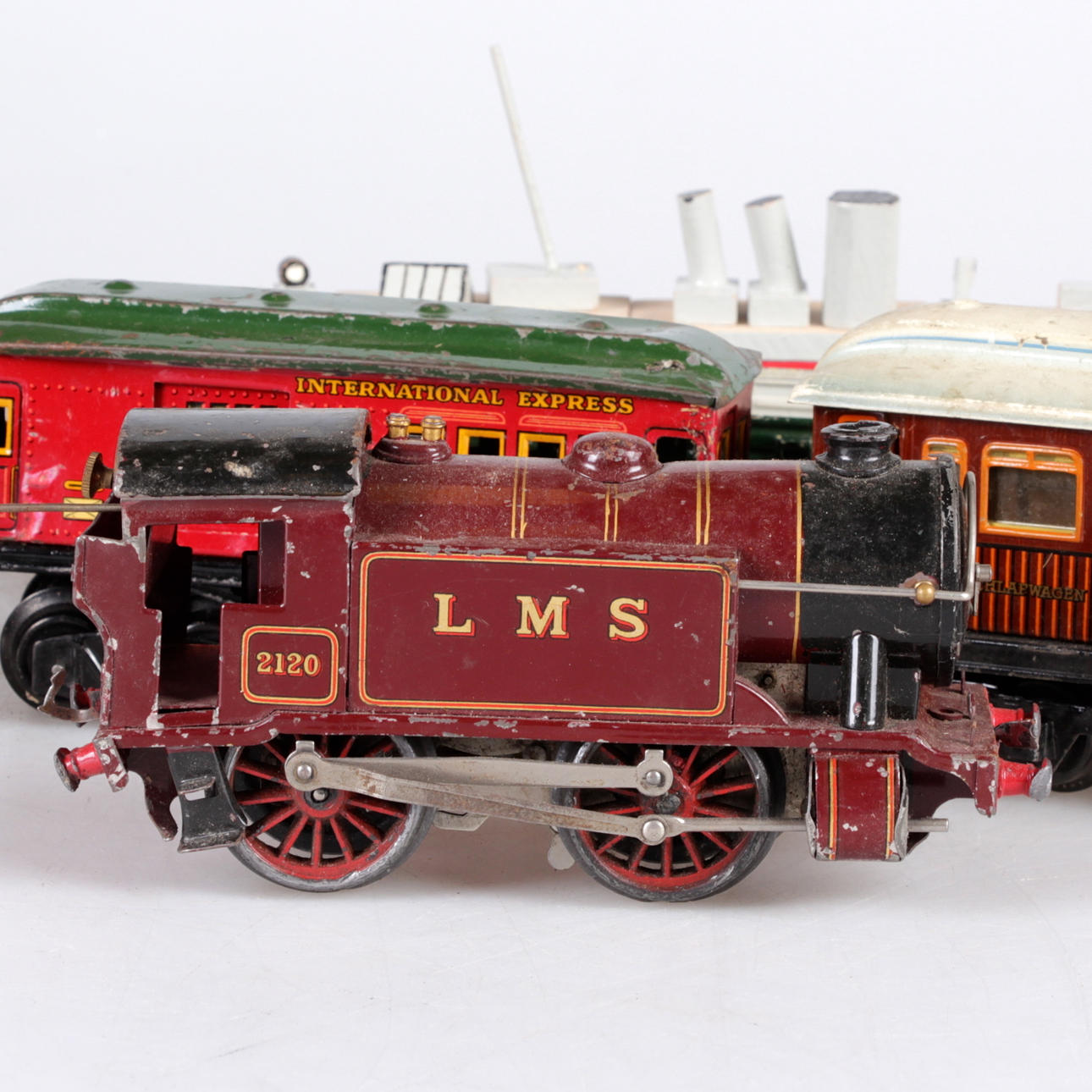 TÅG, båt samt räls, 14 delar, delvis Märklin,1900-talets första hälft.