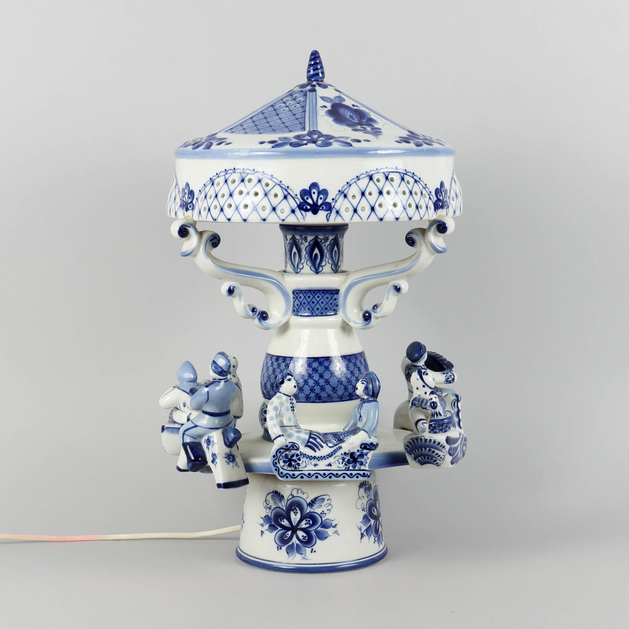 BORDSLAMPA porslin, Ryssland.