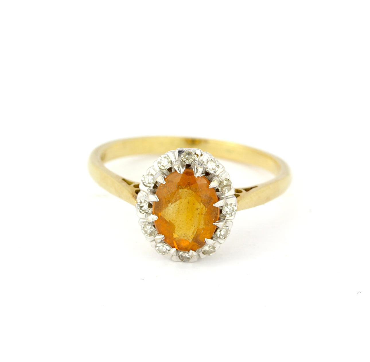 18CT GOLD, CITRINE AND DIAMOND SET RING.