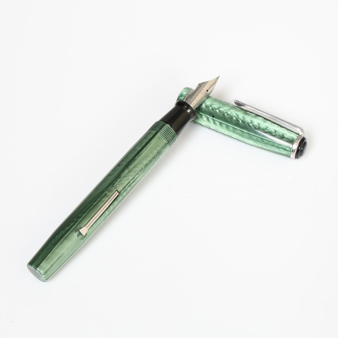 A 1940'S ESTERBROOK TRANSITIONAL FOUNTAIN PEN.