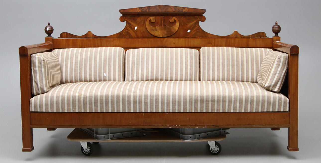 SOFFA,Karl-Johansstil 1800 talets mitt.
