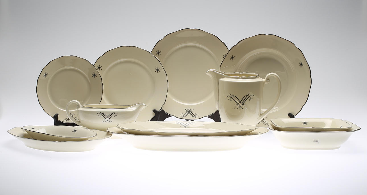 SERVISDELAR, 57 delar, porslin. Hackefors, omkring 1900-talets mitt.