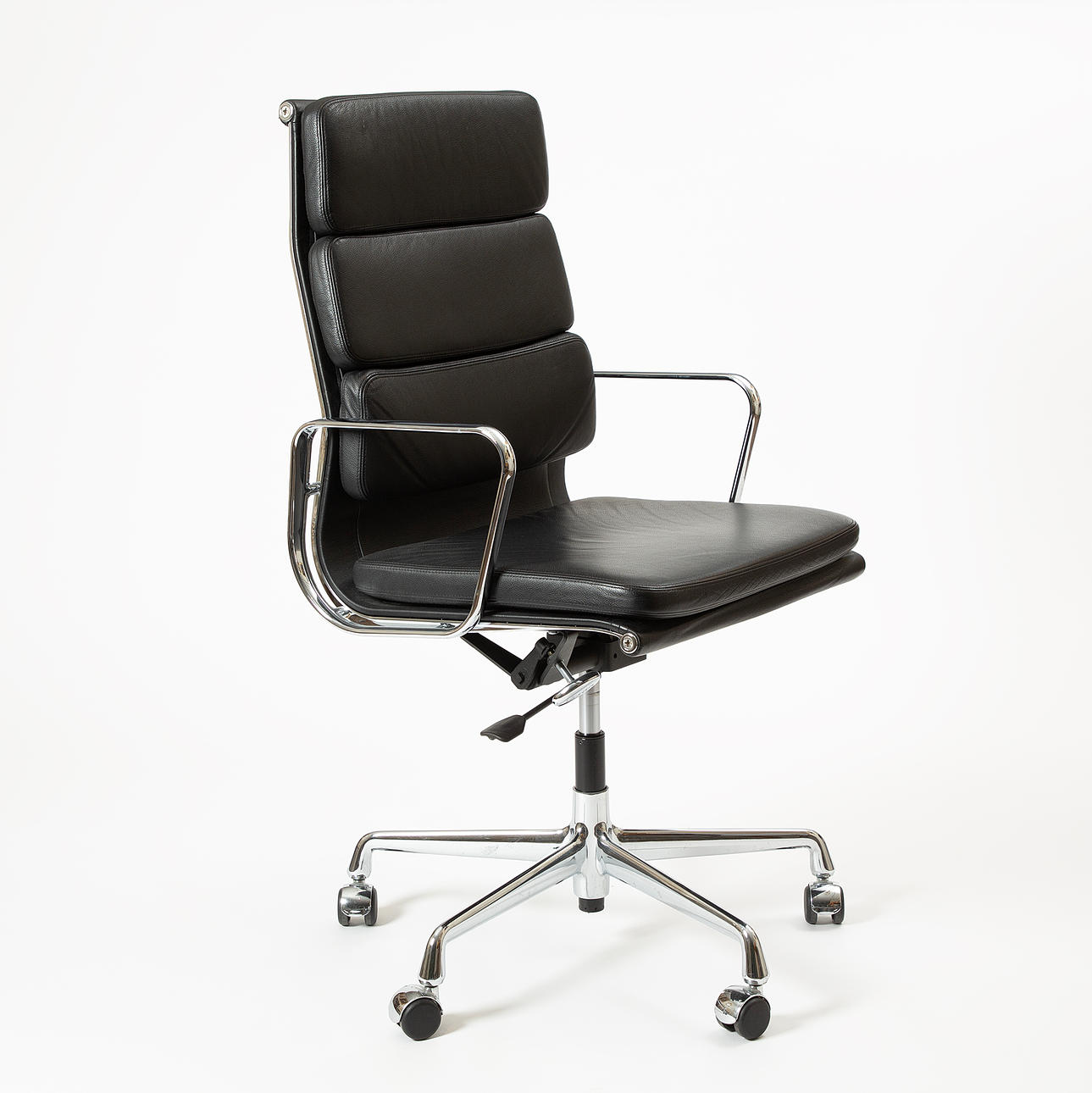 CHARLES & RAY EAMES. Kontorsstol, "Soft Pad", modell ”EA 219”, Vitra, modellen formgiven 1958.