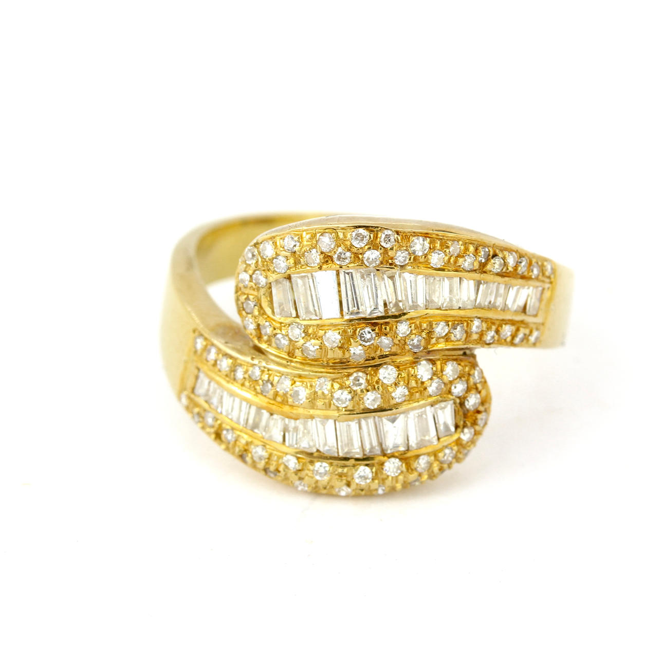 19.2CT GOLD DIAMOND SET RING.