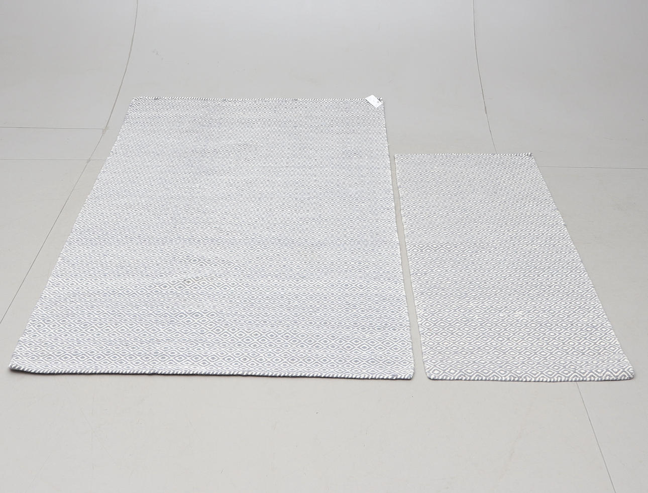 ZWEI GÄNSEAUGENTEPPICHE, Wolle, modern.