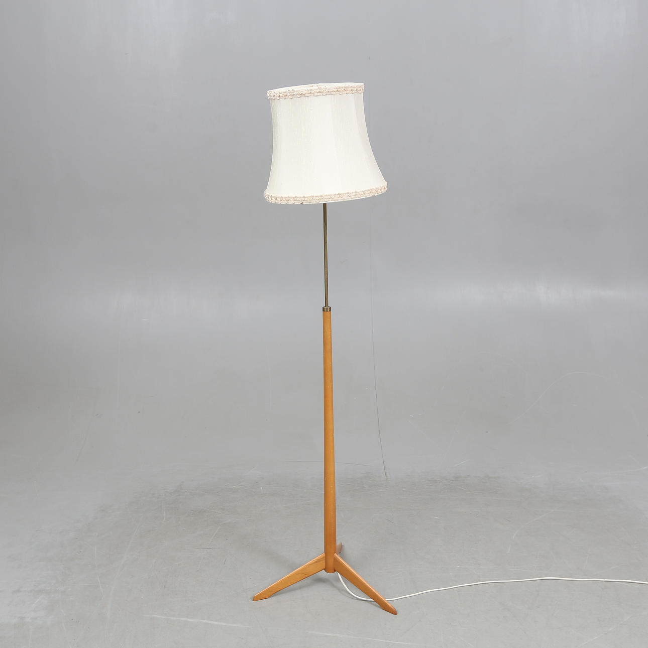 A 1950s/60s floor lamp.