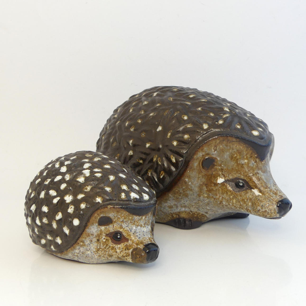 THOMAS HELLSTRÖM. figurines, “hedgehogs”, Nittsjö ceramics.