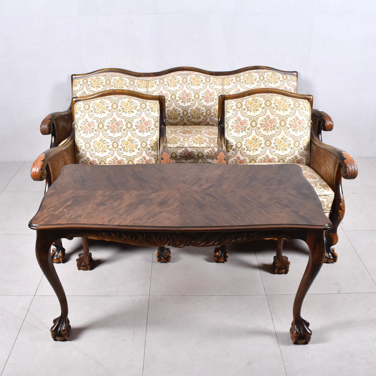 4-teilige Sofagarnitur im Chippendale-Stil, 20. Jahrhundert.