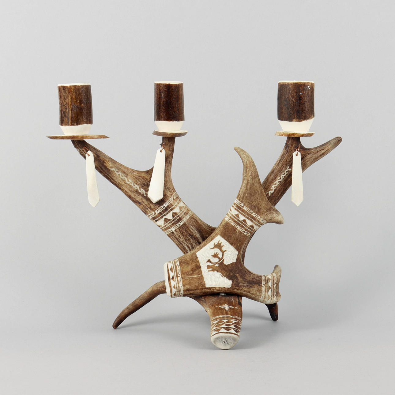 CANDELABRO, obra sami, cuerno de reno.