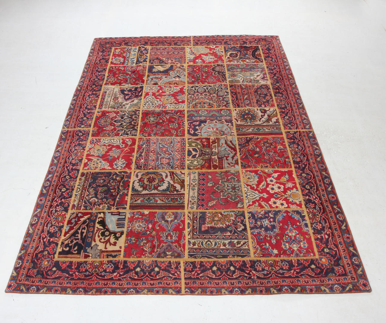 TÆPPE, patchwork, 310 x 212 cm.