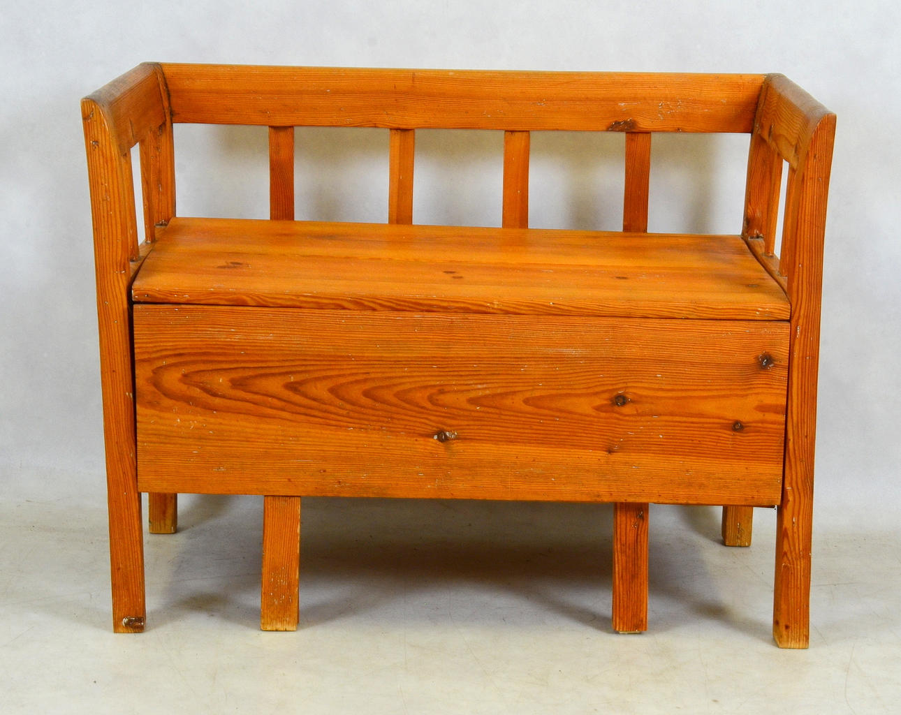 UTDRAGSSOFFA, furu, 1900-talets första hälft.