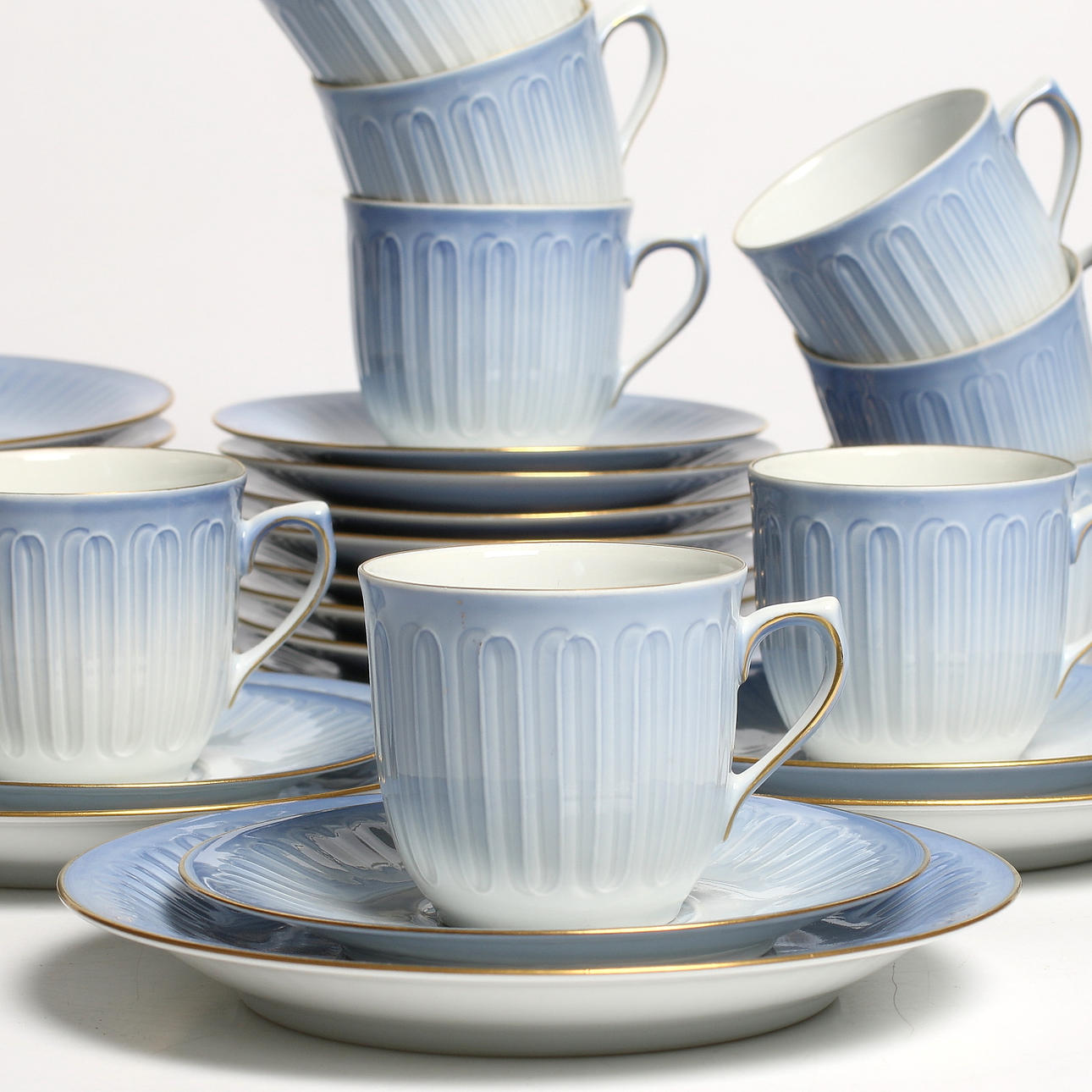 KAFFEKOPPAR med FAT och ASSIETTER, 33 delar, porslin, "Ballerina", Bing & Gröndahl, Danmark, 1900-tal.